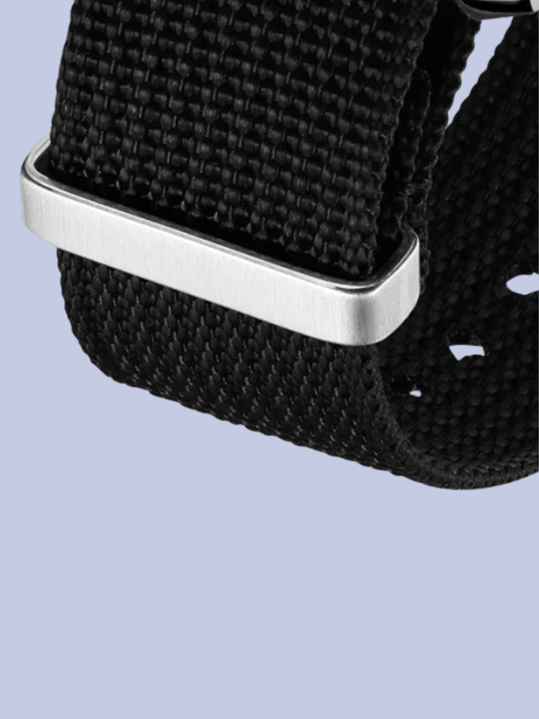 A closer view of the buckle of the CADISEN C7064 Men’s Chronograph Watch
